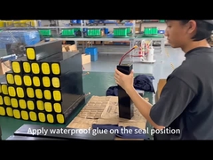 লিথিয়াম ব্যাটারি প্যাকের সিলিং অবস্থানে জলরোধী আঠালো প্রয়োগ করুন